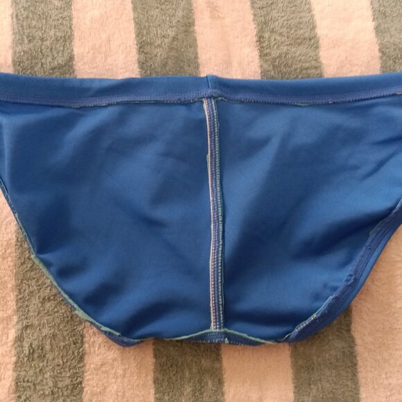 ARENA BLUE SWIM BRIEF, 1" SIDES, RAINBOW LOGO ASIAN SIZE "M" (Pre-Owned) - Picture 7 of 8